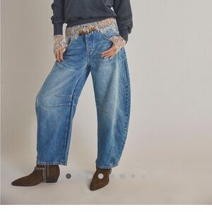 We The Free Good Luck Mid-Rise Barrel Jeans size 28 EUC worn only twice